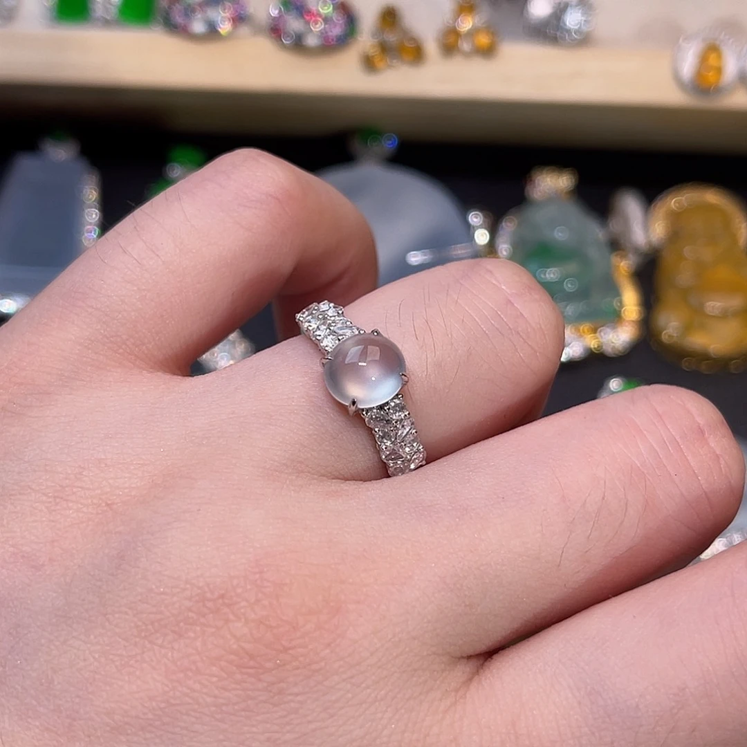 翡翠戒指18K金镶嵌蛋面