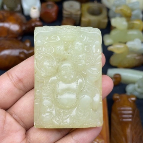 未镶嵌蛇纹石玉颈饰48