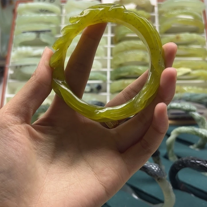 小***麻蛇纹石玉未镶嵌手镯