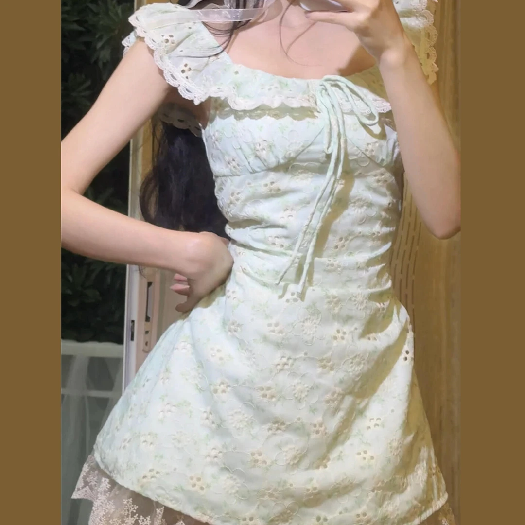 2025新款法式初恋清纯绿色碎花连衣裙子女夏季一字肩收腰蕾丝短裙