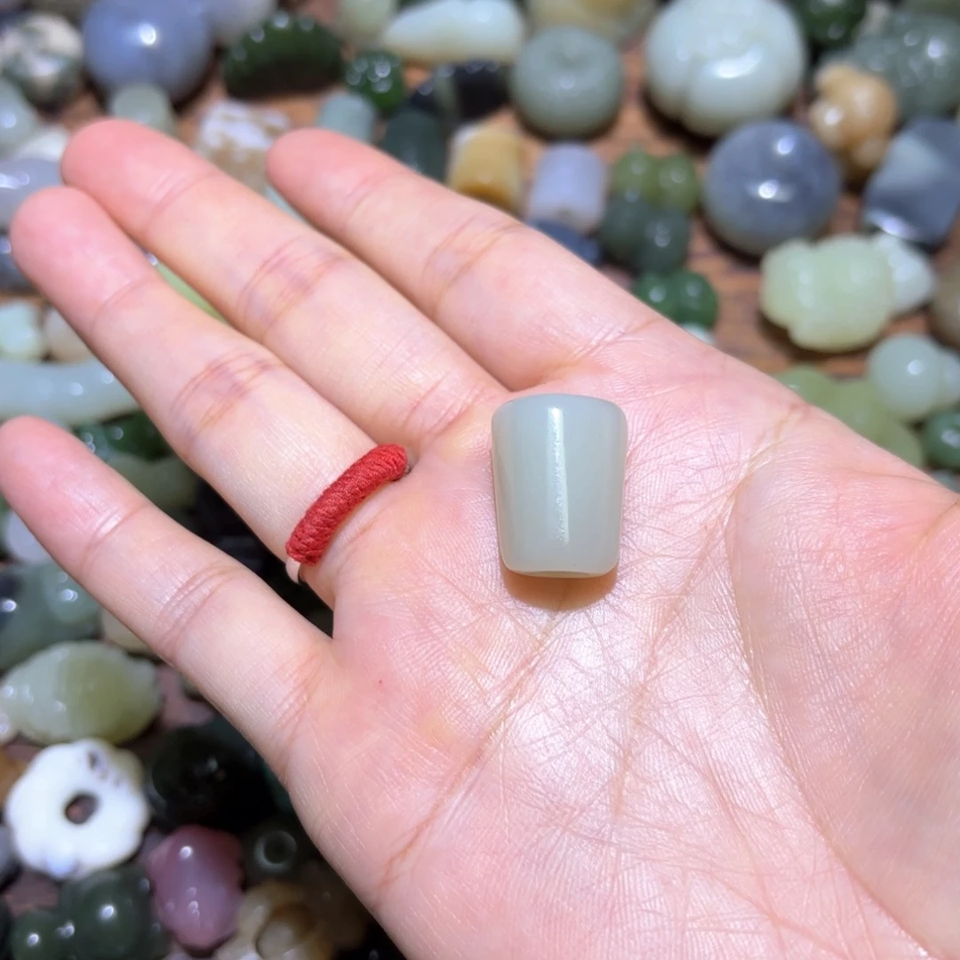 洛***克和田玉未镶嵌珠宝半成品