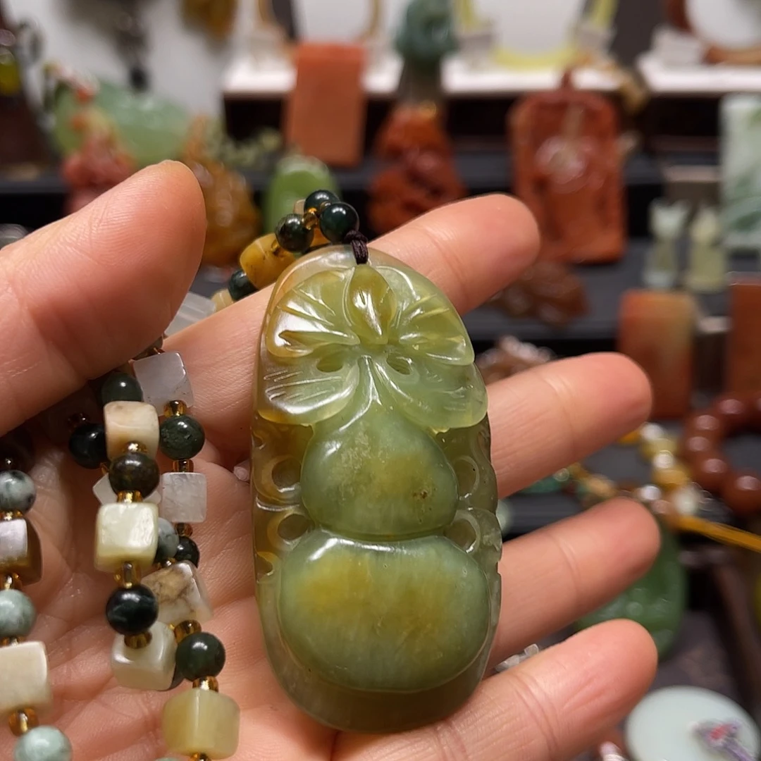 未镶嵌岫玉吊坠，