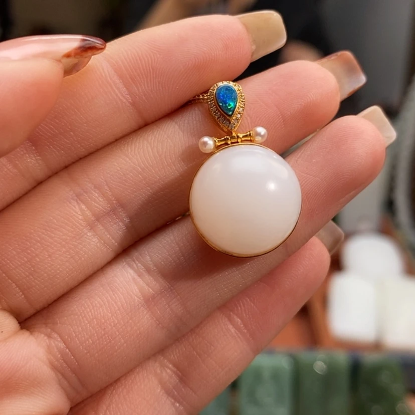 【闪购商品】吊坠(赠链)18K金镶嵌和田玉