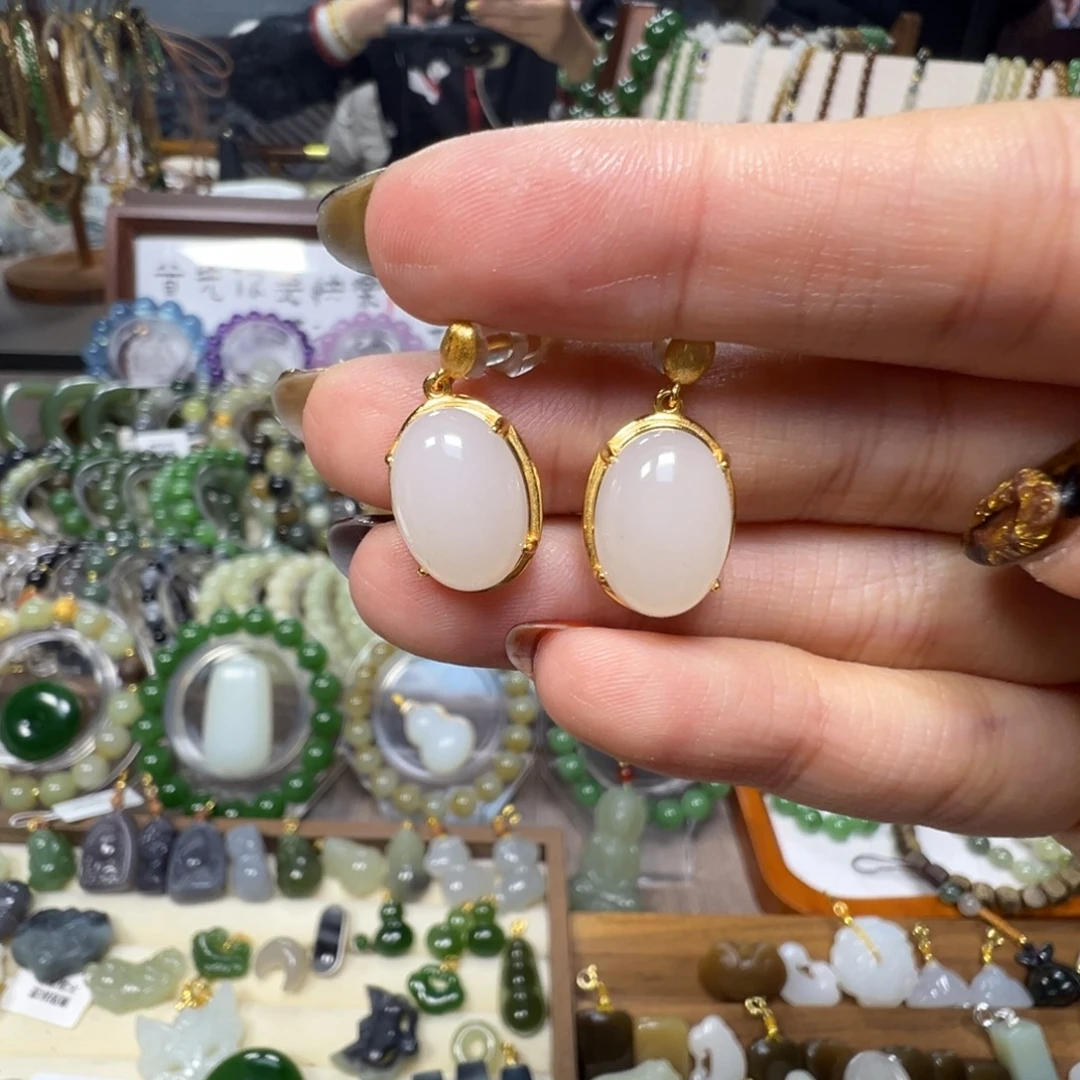 和田玉未镶嵌耳饰