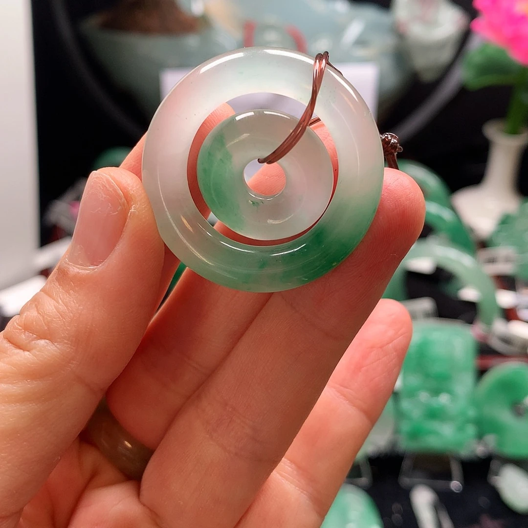 石英质玉吊坠未镶嵌