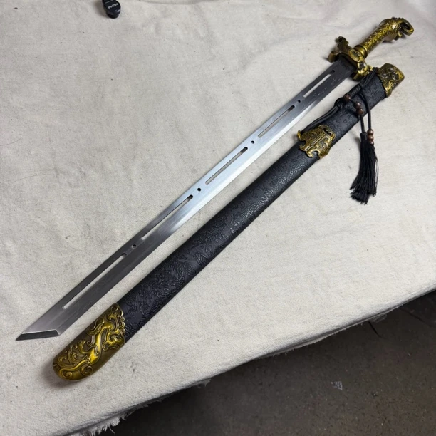 3774 龙泉昊天宝剑高锰钢一体锻打唐横刀未开刃