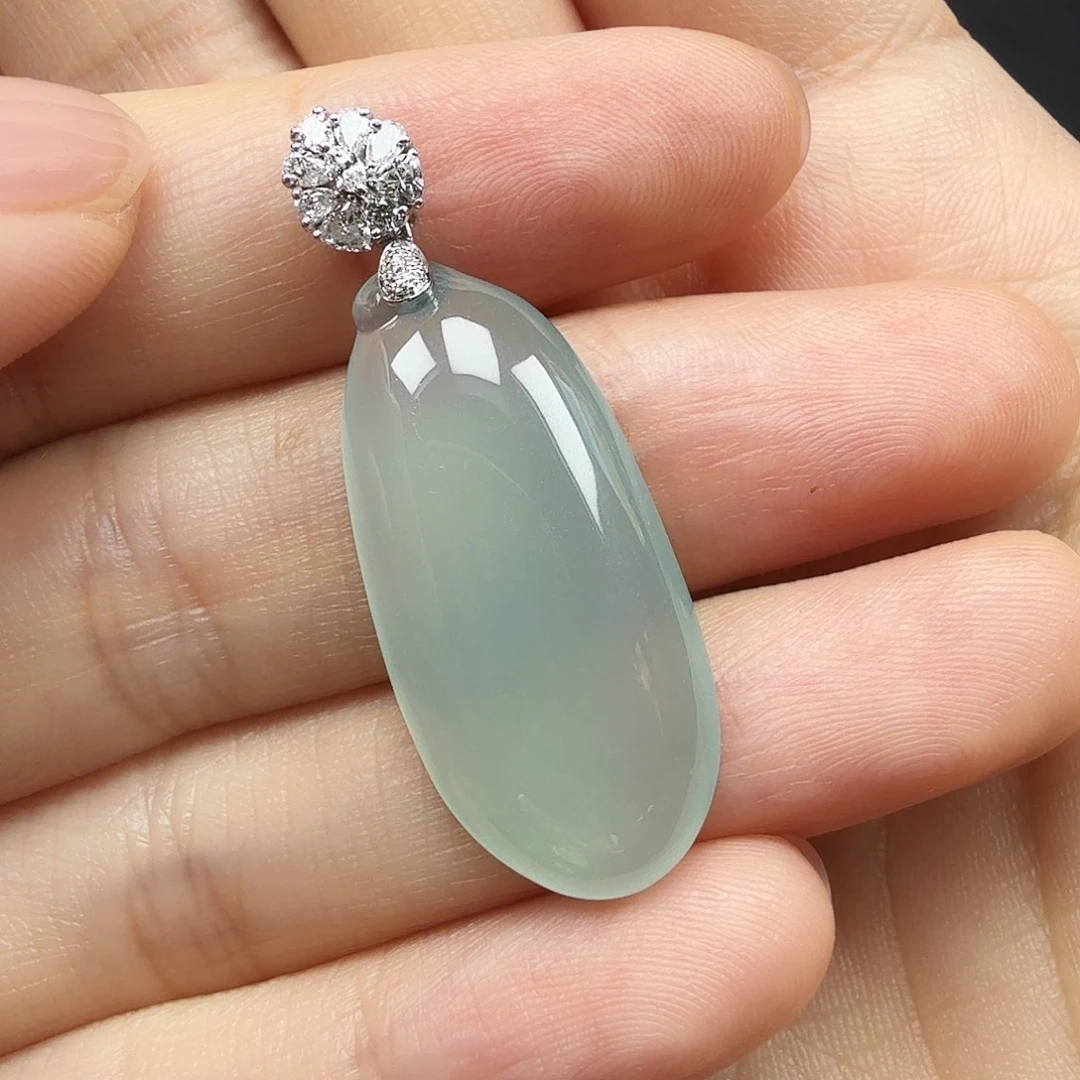 颈饰18K金镶嵌翡翠瓜