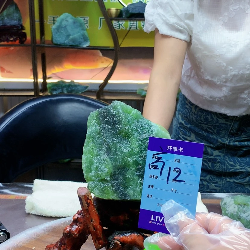 【闪购商品】蛇纹石玉未镶嵌原石（**）
