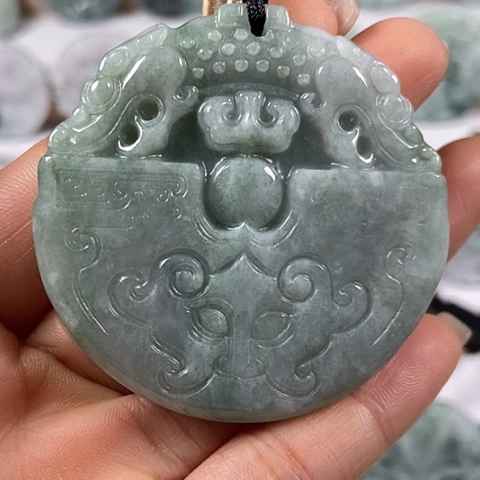 翡翠颈饰未镶嵌饕餮福利翡翠