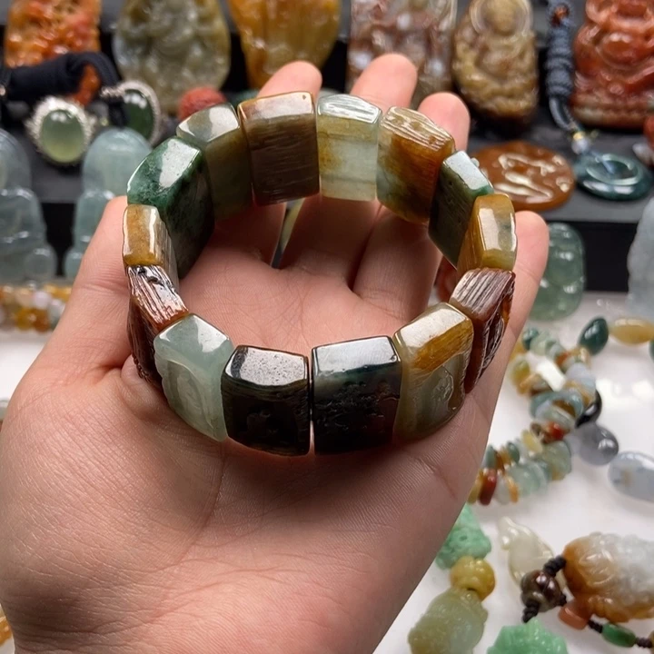 玉***斌翡翠未镶嵌手链腾冲老料