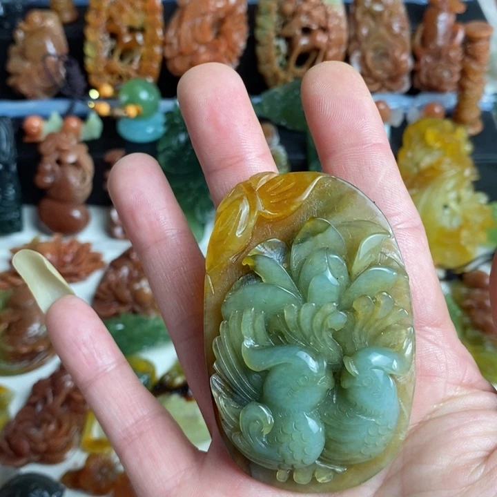 蛇纹石玉未镶嵌颈饰