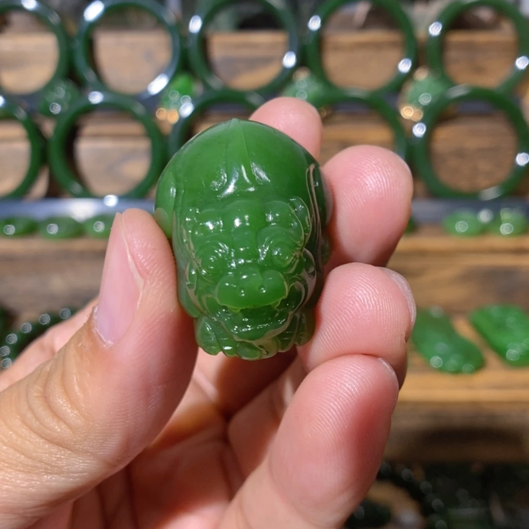 【闪购商品】吊坠(不含链)未镶嵌和田玉俄料辣阳绿貔貅