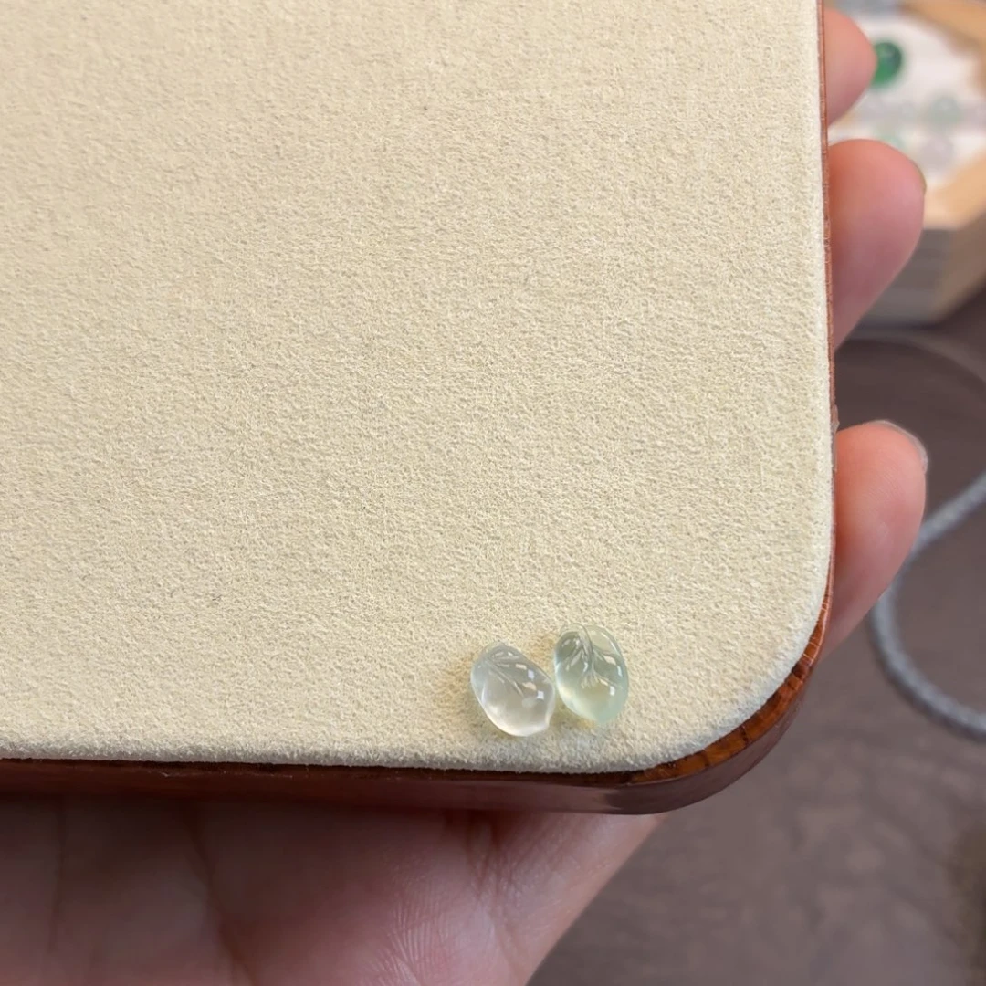 翡翠散珠翡翠A货冰透小叶子一对