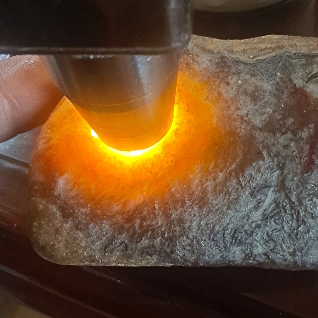 室内原石高品质独特之选达摩砍红翡定制加工萃石尚珠宝