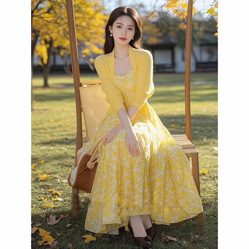 早秋穿搭一整套高级感女装漂亮温柔气质轻熟奶黄色碎花裙套装