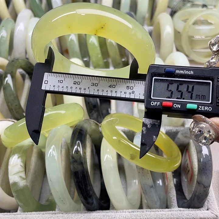 蛇纹石玉未镶嵌手镯143