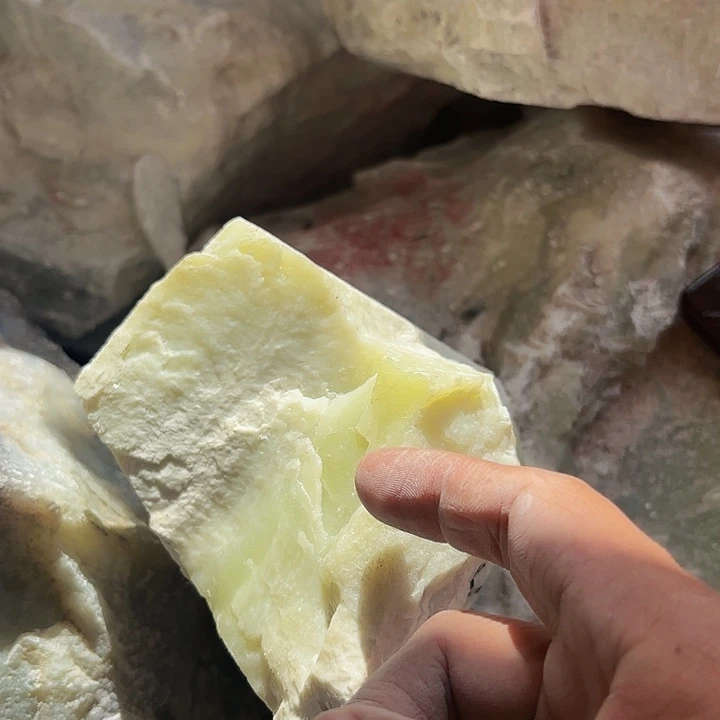 和田玉（糖玉）车挂未镶嵌