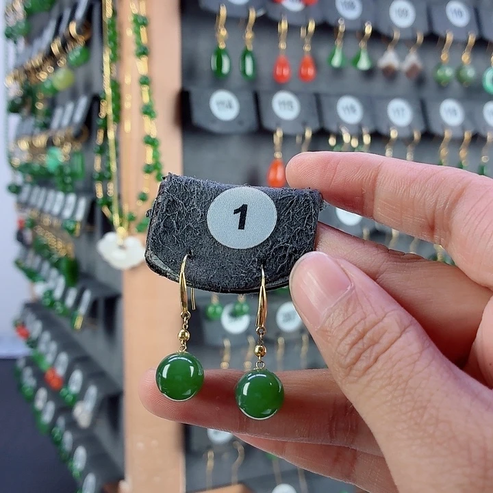 和田玉18K金镶嵌耳饰