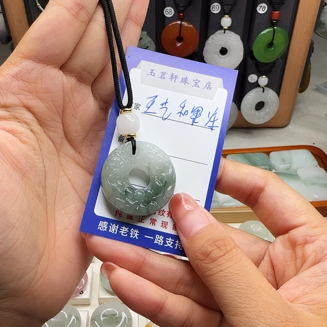 王***冻颈饰未镶嵌石英质玉