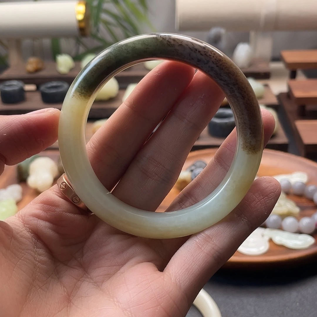 定制和田玉糖镯56.8圈口