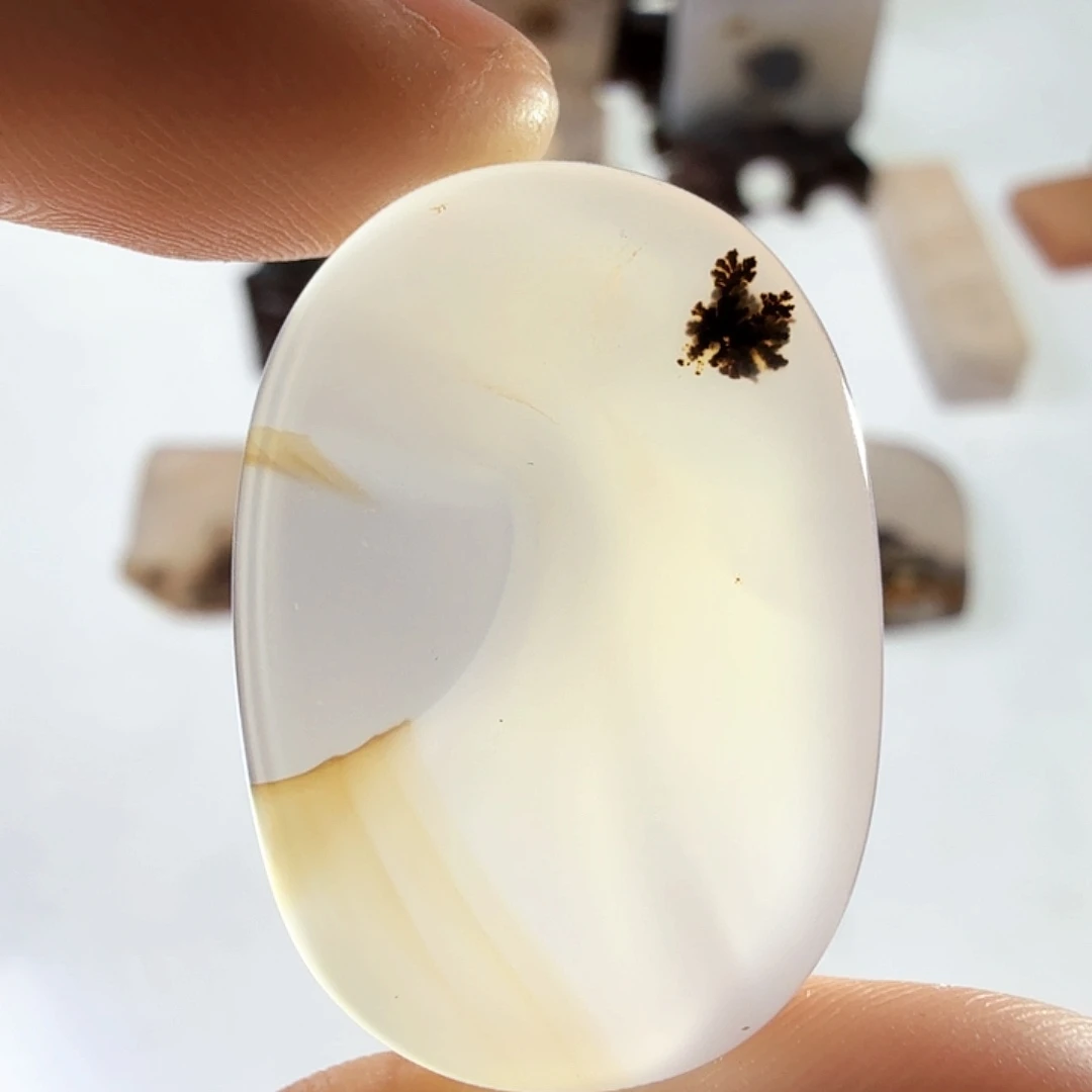 玛瑙/玉髓未镶嵌珠宝半成品