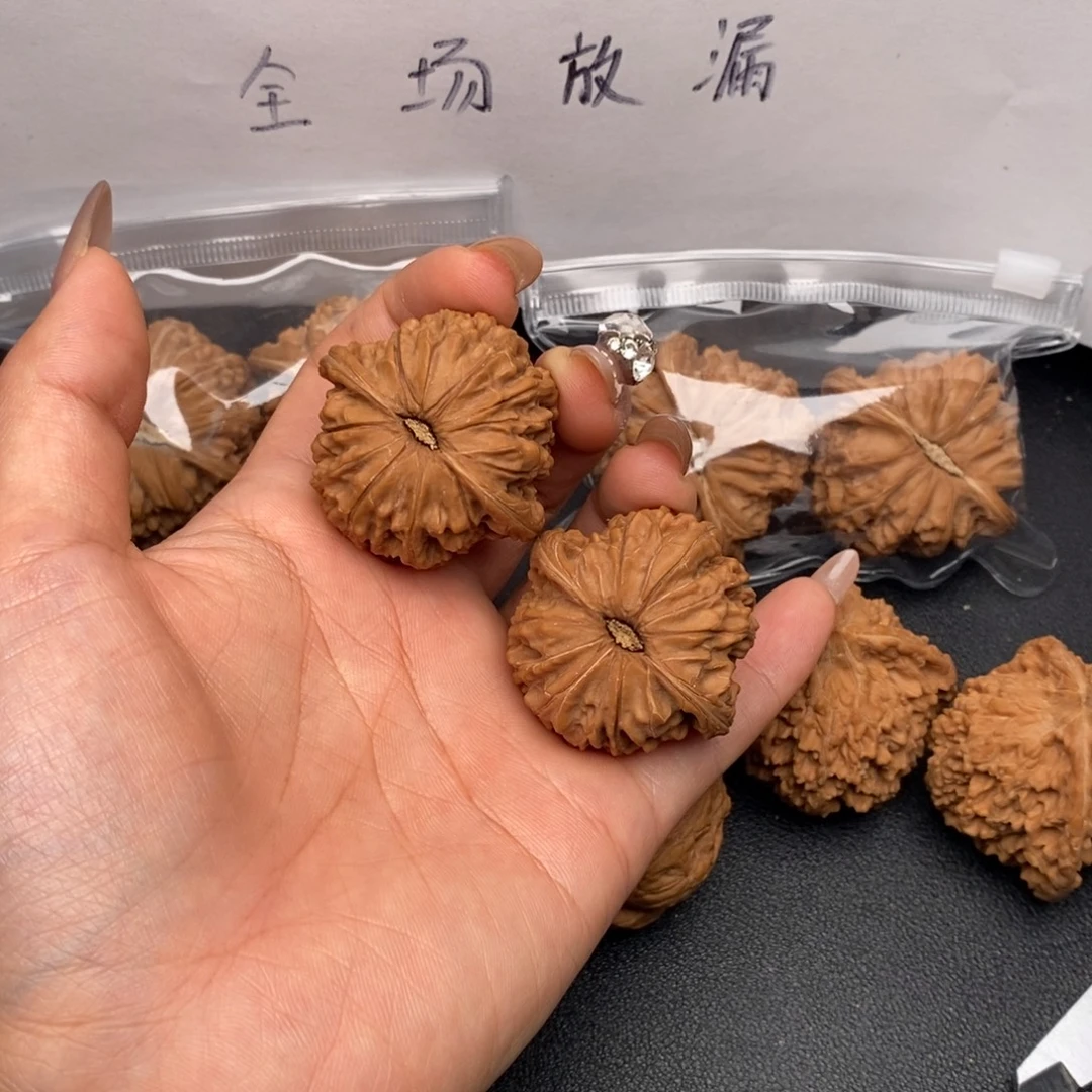 如***赋文玩核桃把件磨盘