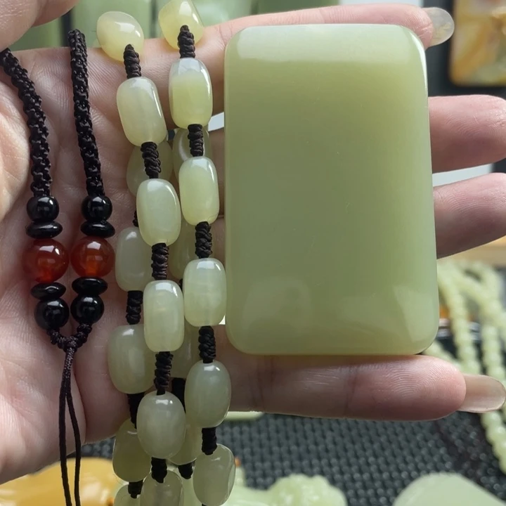 新疆昆仑山料无事牌