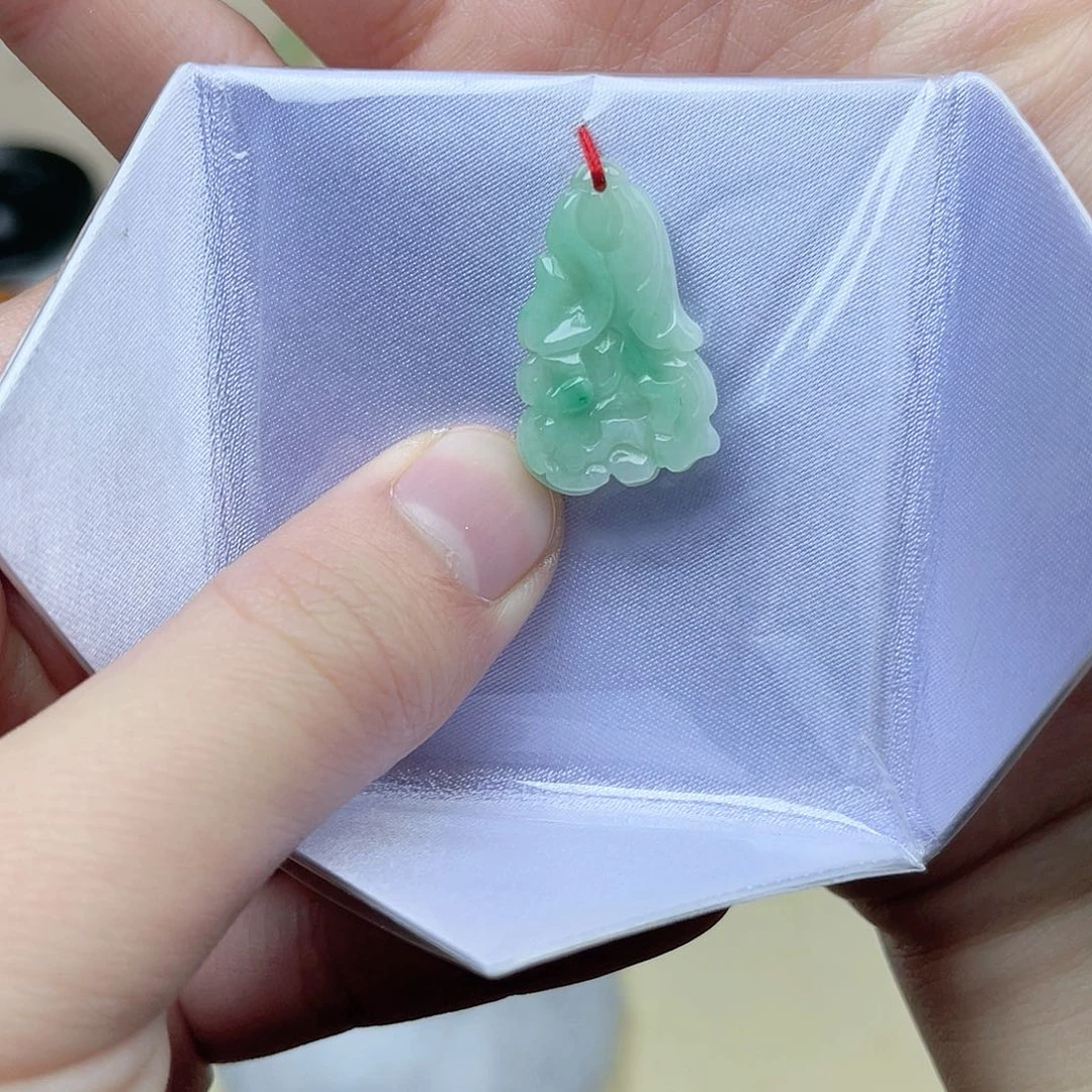 翡翠颈饰未镶嵌挂件。k k