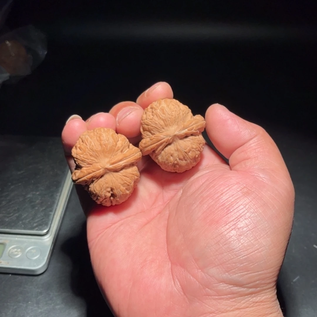 【闪购商品】迷**湖文玩核桃木制手把件