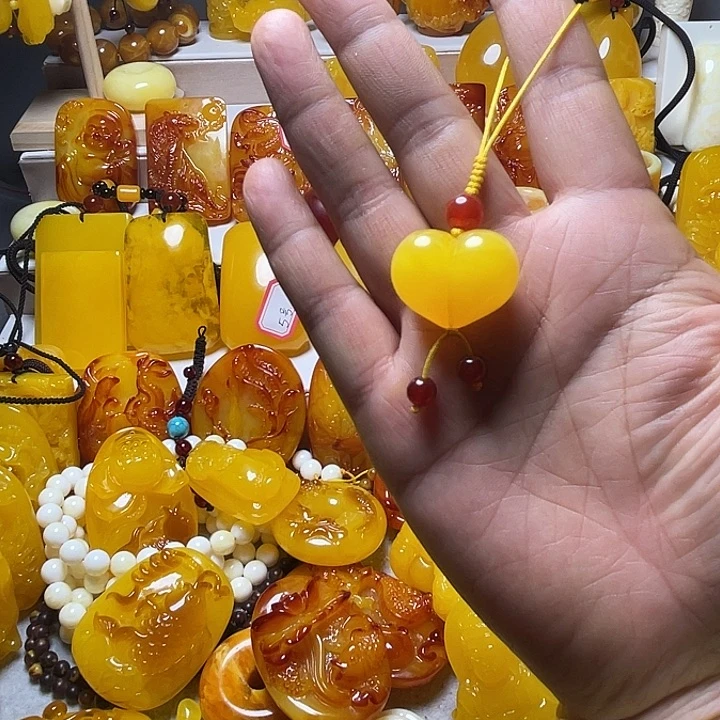 小皮桃手机挂 服饰配饰