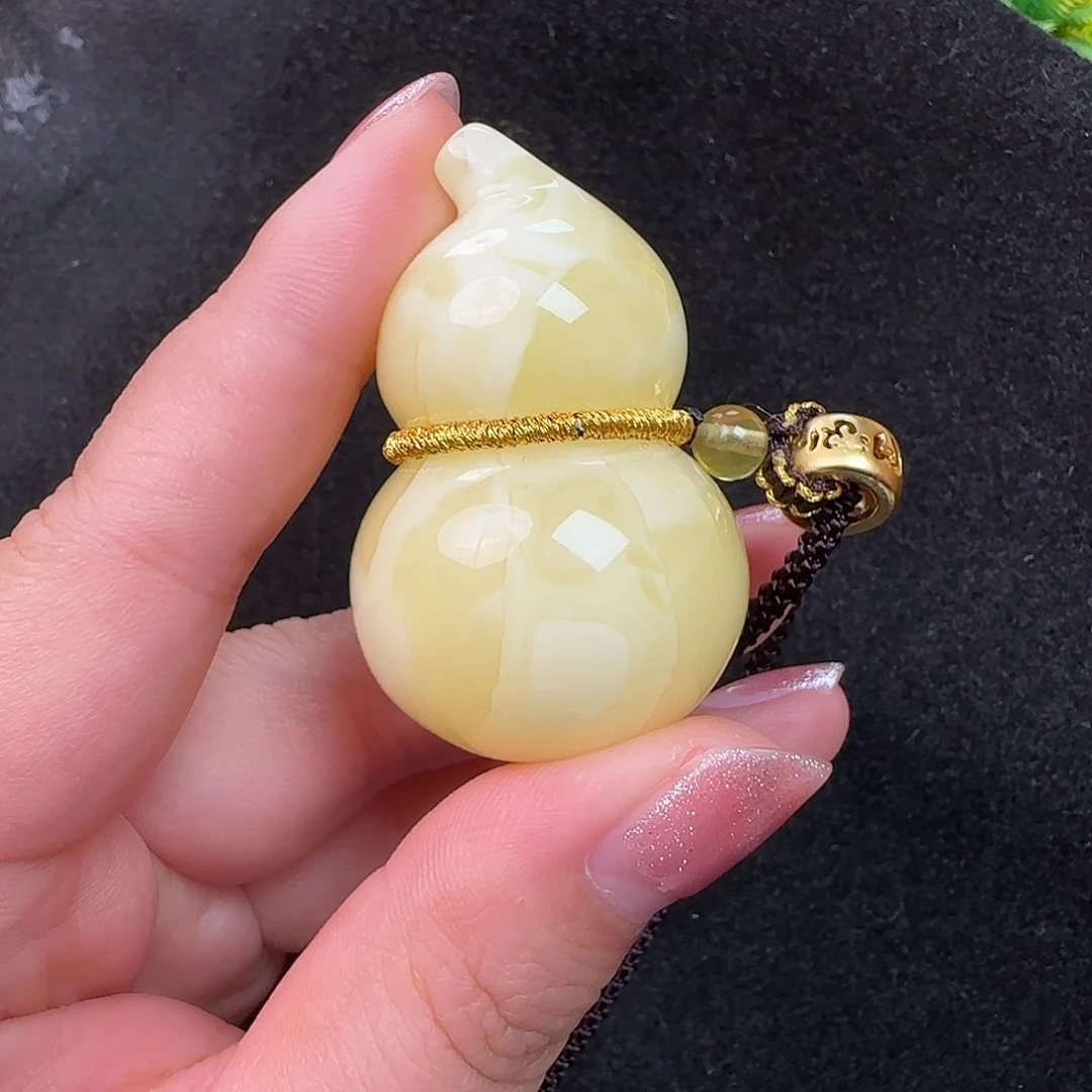 蜜蜡未镶嵌珠宝奇石