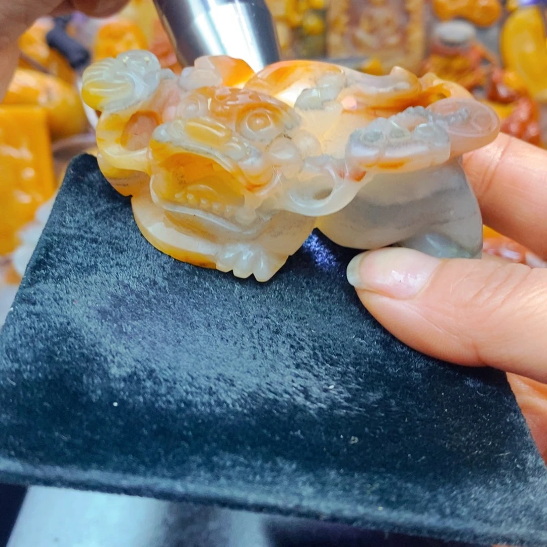 未镶嵌石英质玉（黄龙玉）颈饰