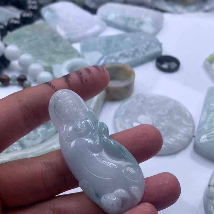 翡翠未镶嵌颈饰保真天然a货翡翠