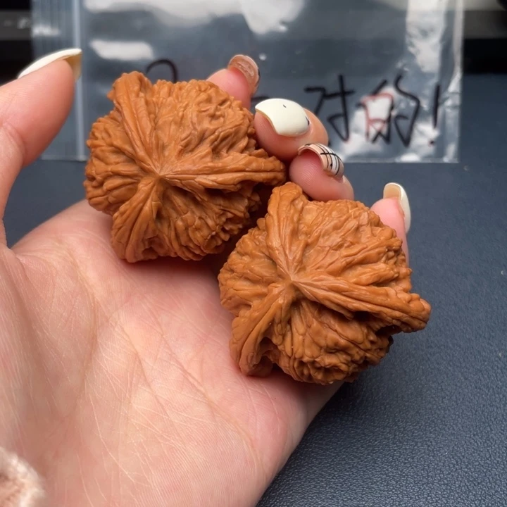 元***克文玩核桃吊坠白狮子