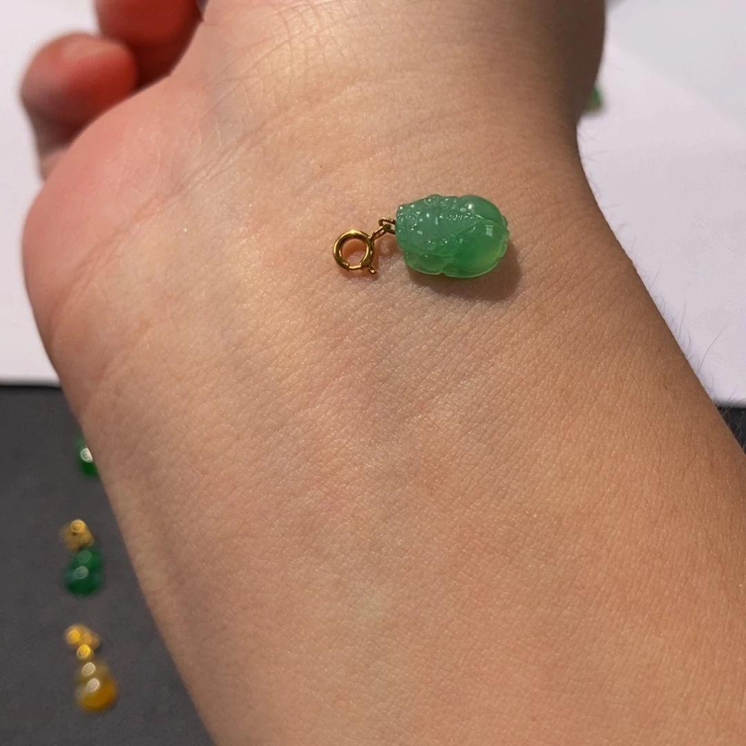 颈饰18K金镶嵌翡翠