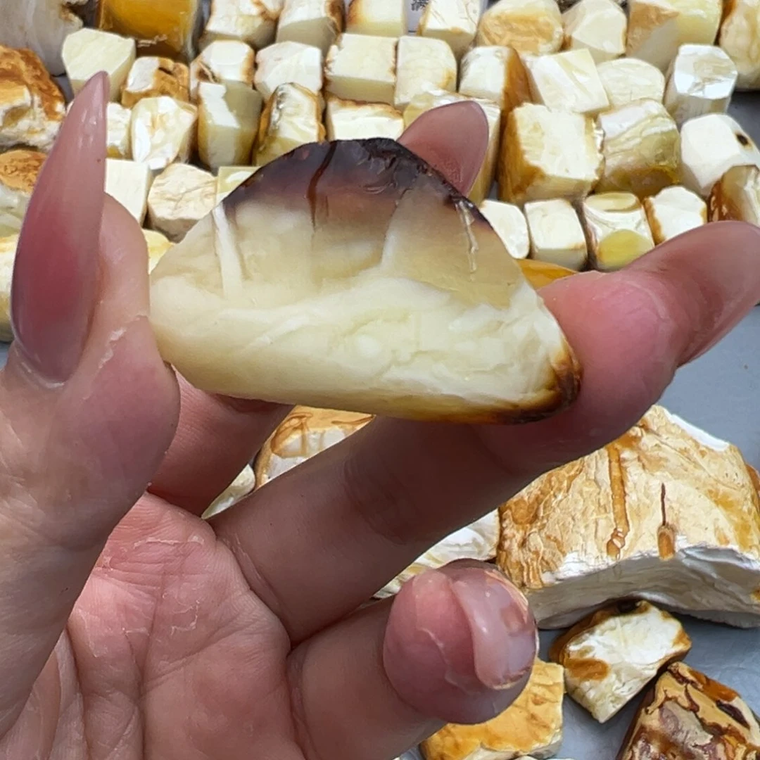 定制琥珀未镶嵌南**～蜜蜡