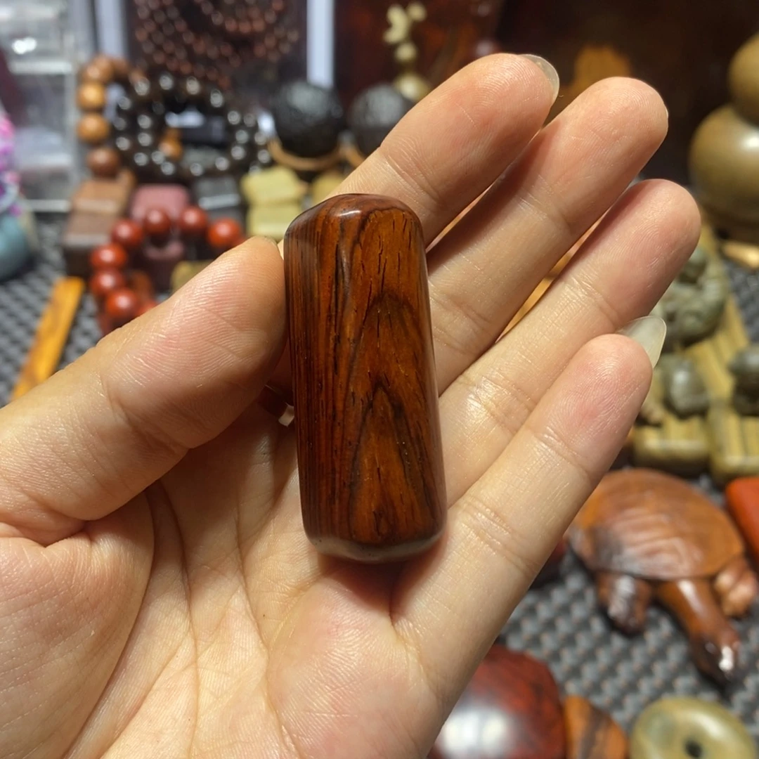 微凹黄檀（南美大红酸枝）荒****哇