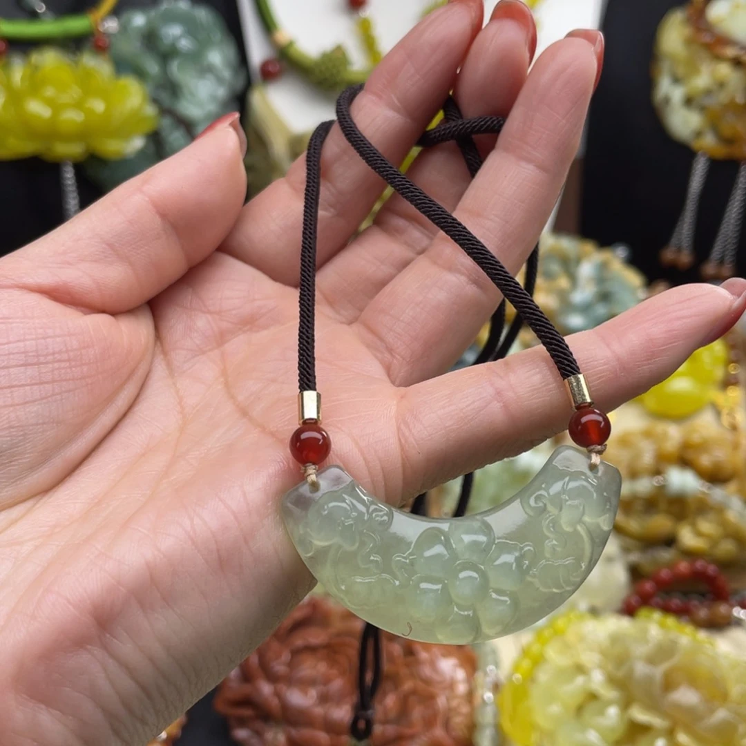 未镶嵌蛇纹石玉颈饰