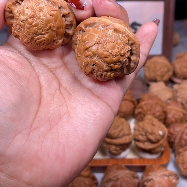 白狮子雕刻的貔貅