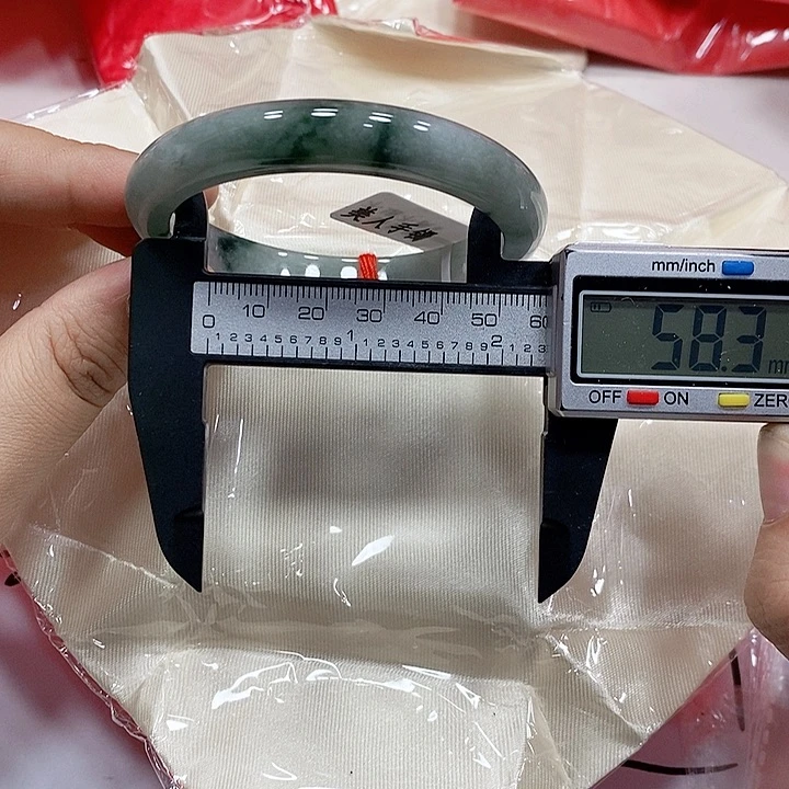 翡翠手镯未镶嵌90