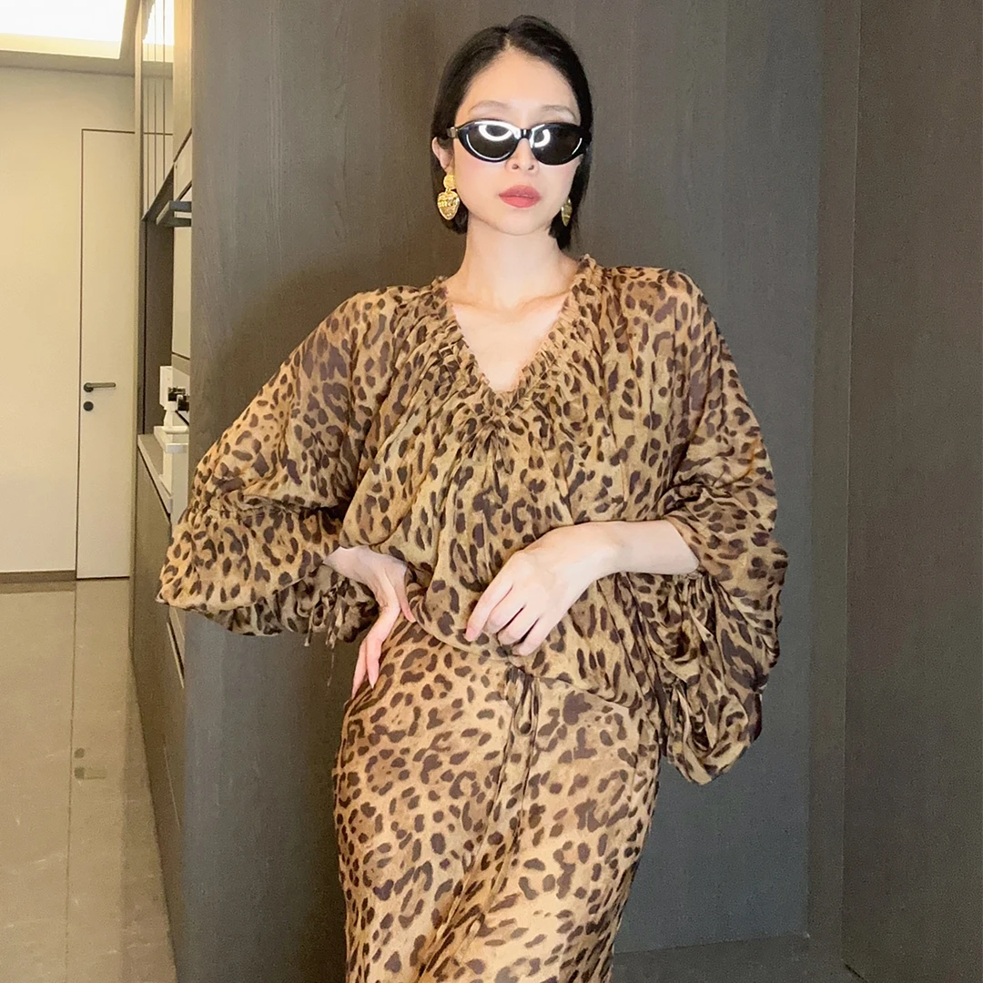 Daily Romance25春显白棕色豹纹量感泡泡袖v领上衣