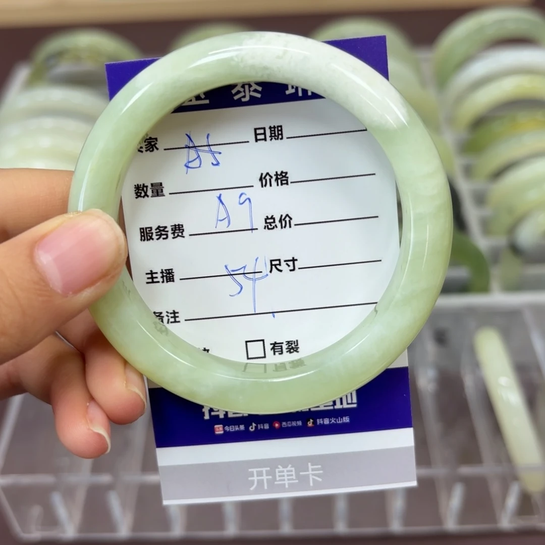 岫玉手镯未镶嵌岫玉手镯