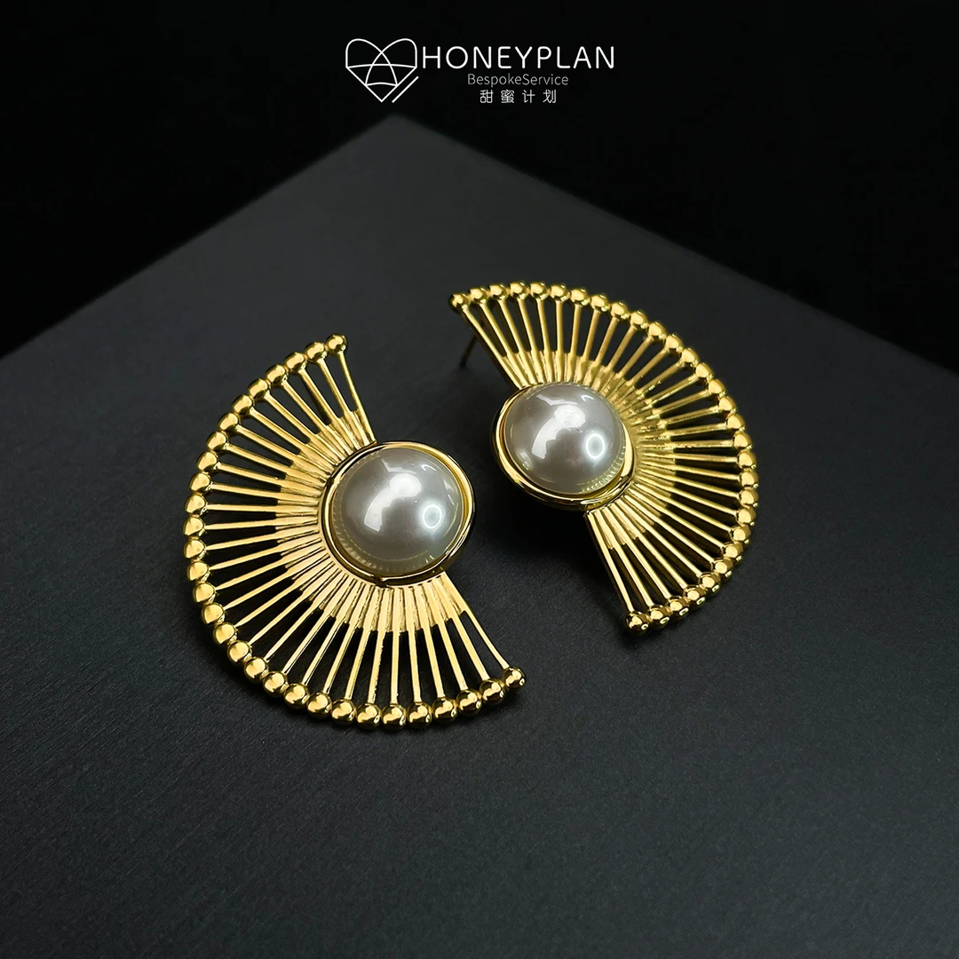 HONEY PLAN/甜蜜计划 钛钢仿珍珠耳饰 扇形半圆仿珍珠耳钉