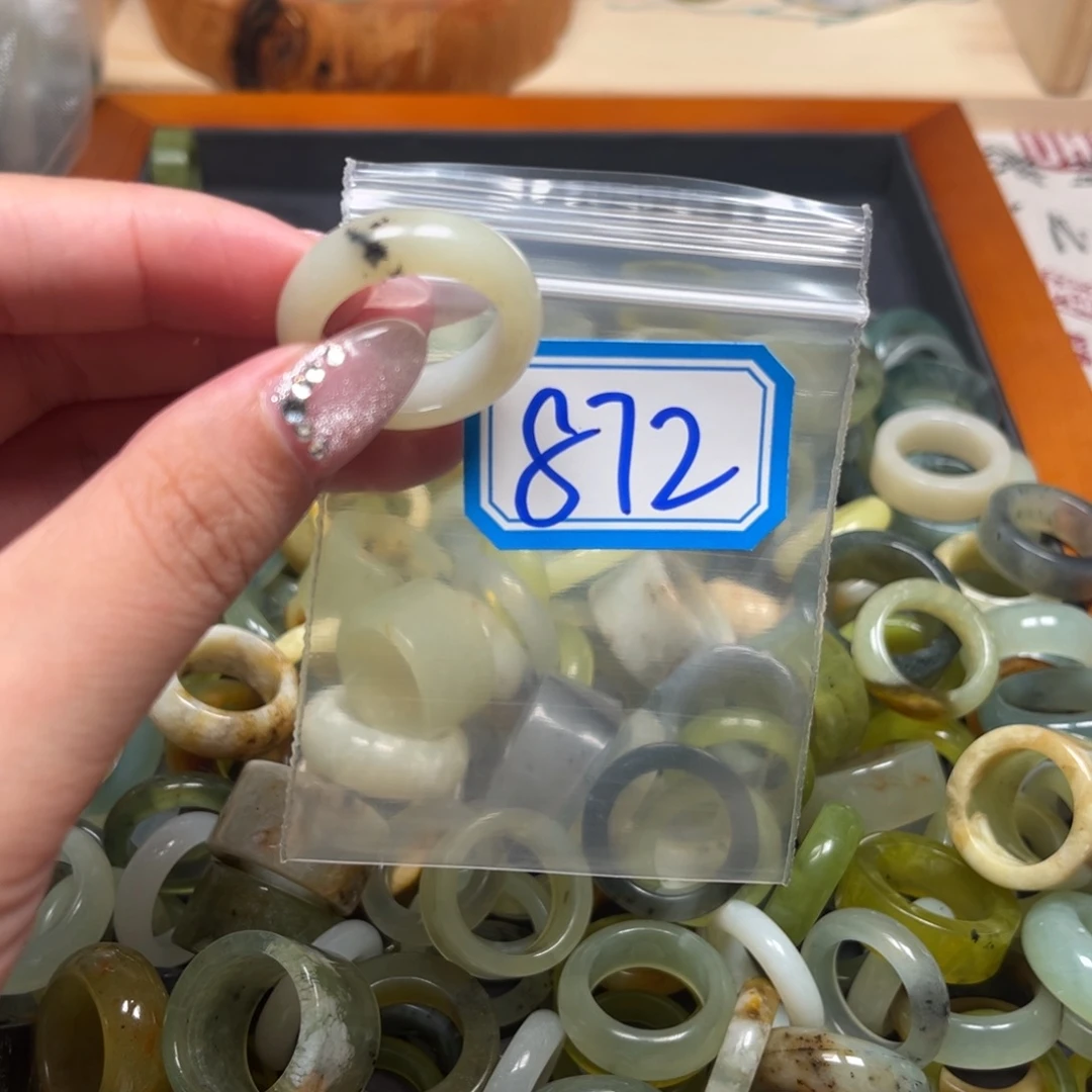 蛇纹石玉未镶嵌珠宝奇石