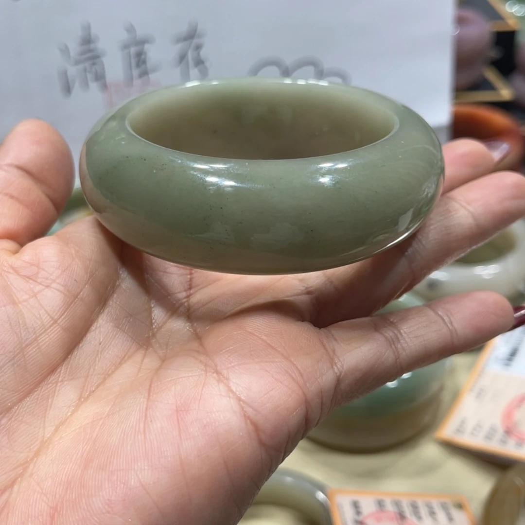 未镶嵌手镯石英岩玉