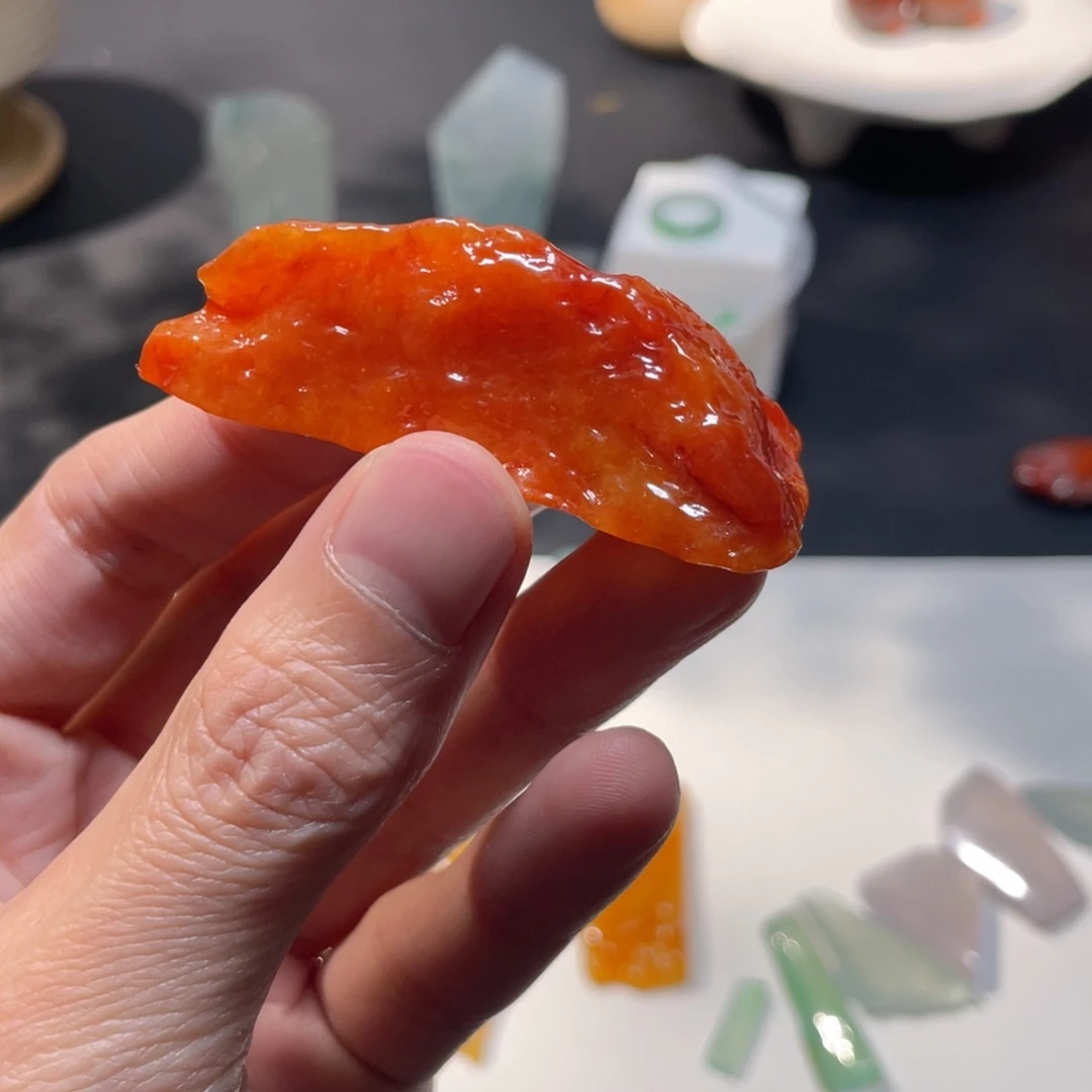 翡翠未镶嵌颈饰红翡