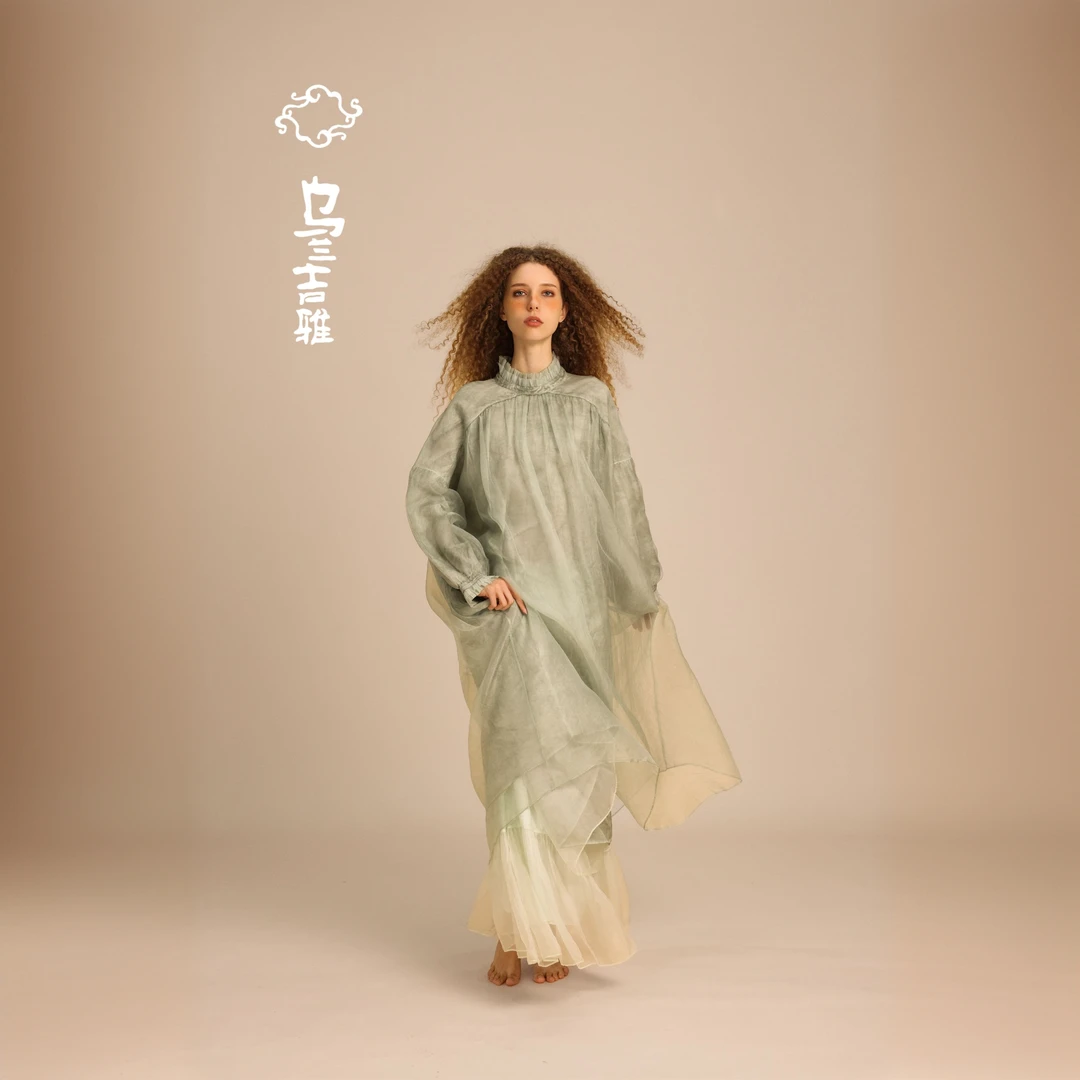 乌兰吉雅 原创设计高端女装桃花花边领长裙