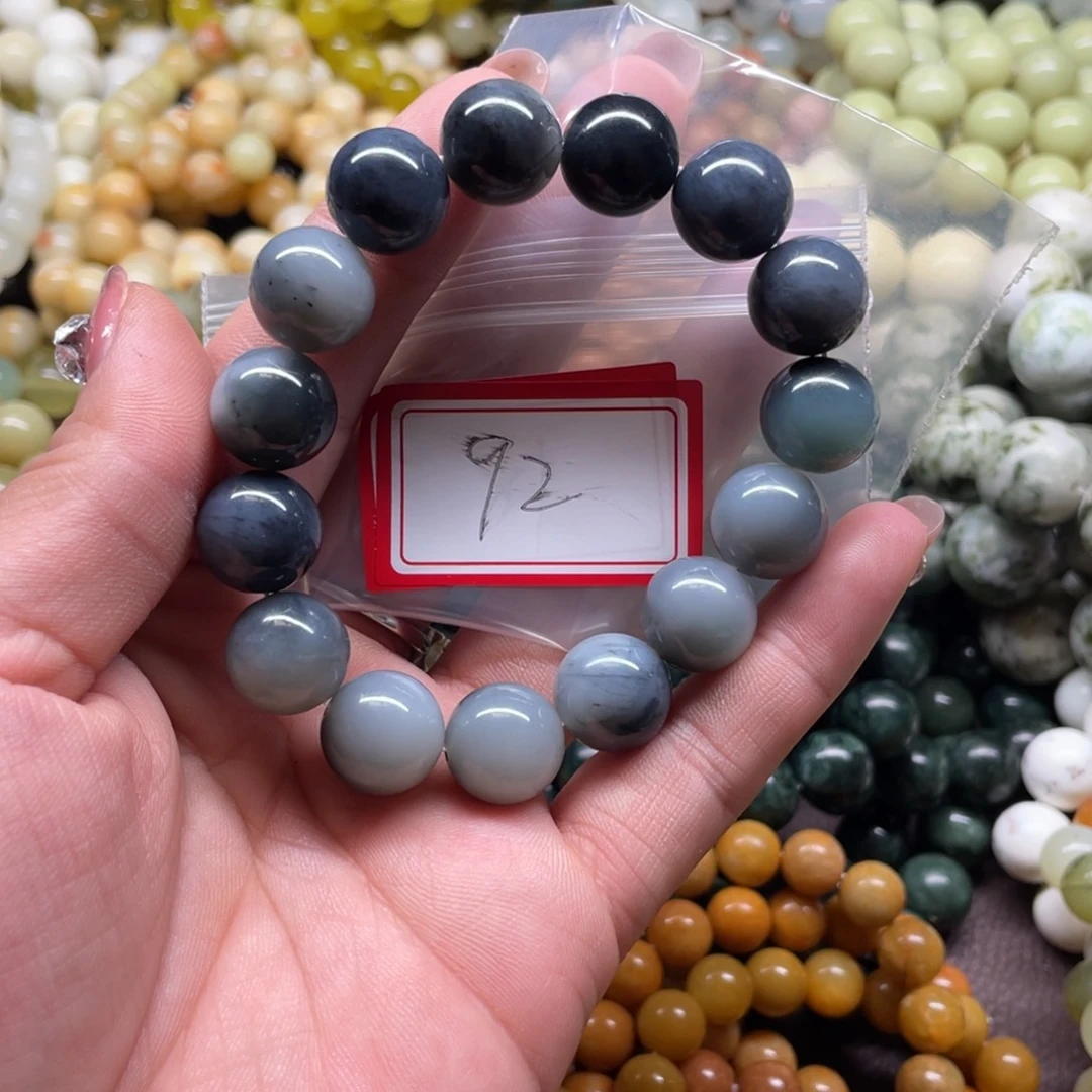 陆***译蛇纹石玉未镶嵌手串