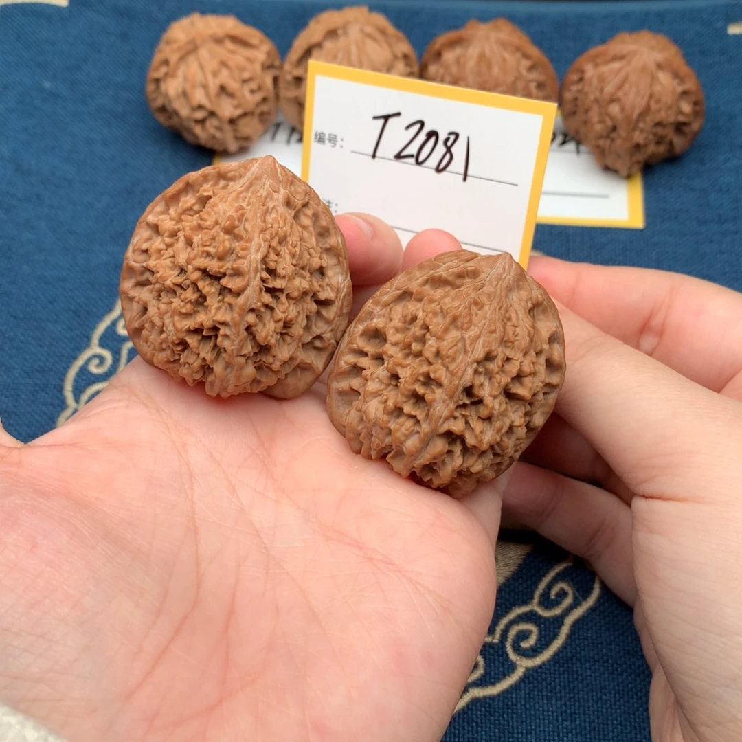 文玩核桃吊坠41百花山 2081