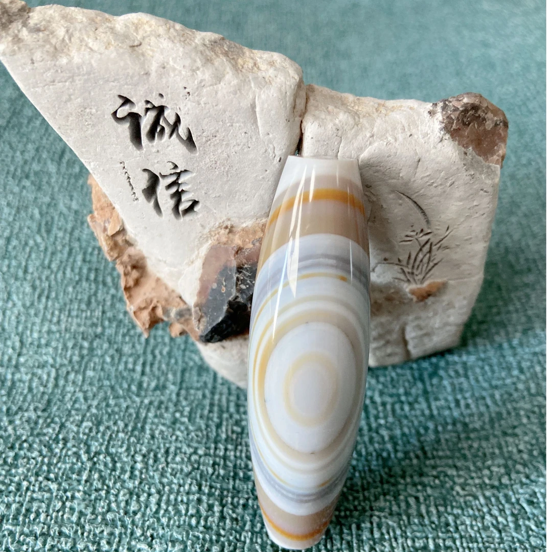 天然玛瑙，年轮套现双靠山双牙纹正一眼锁骨珠吊坠